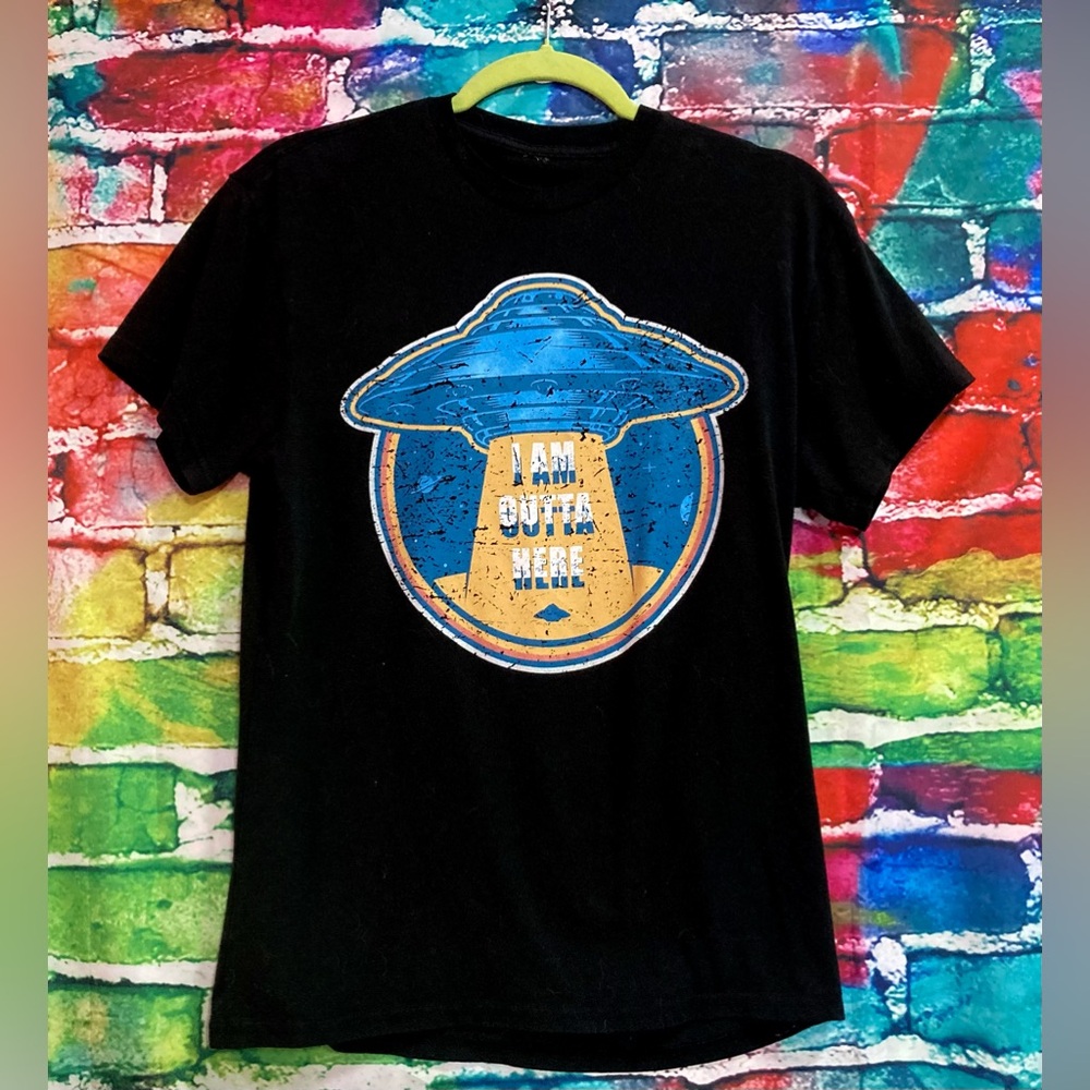 UFO I Am Outta Here Xfiles Aliens Graphic T-shirt Size S